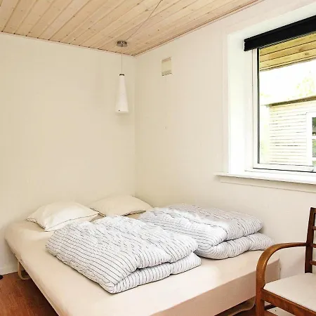 Five-bedroom Holiday In Skals Hjarbæk